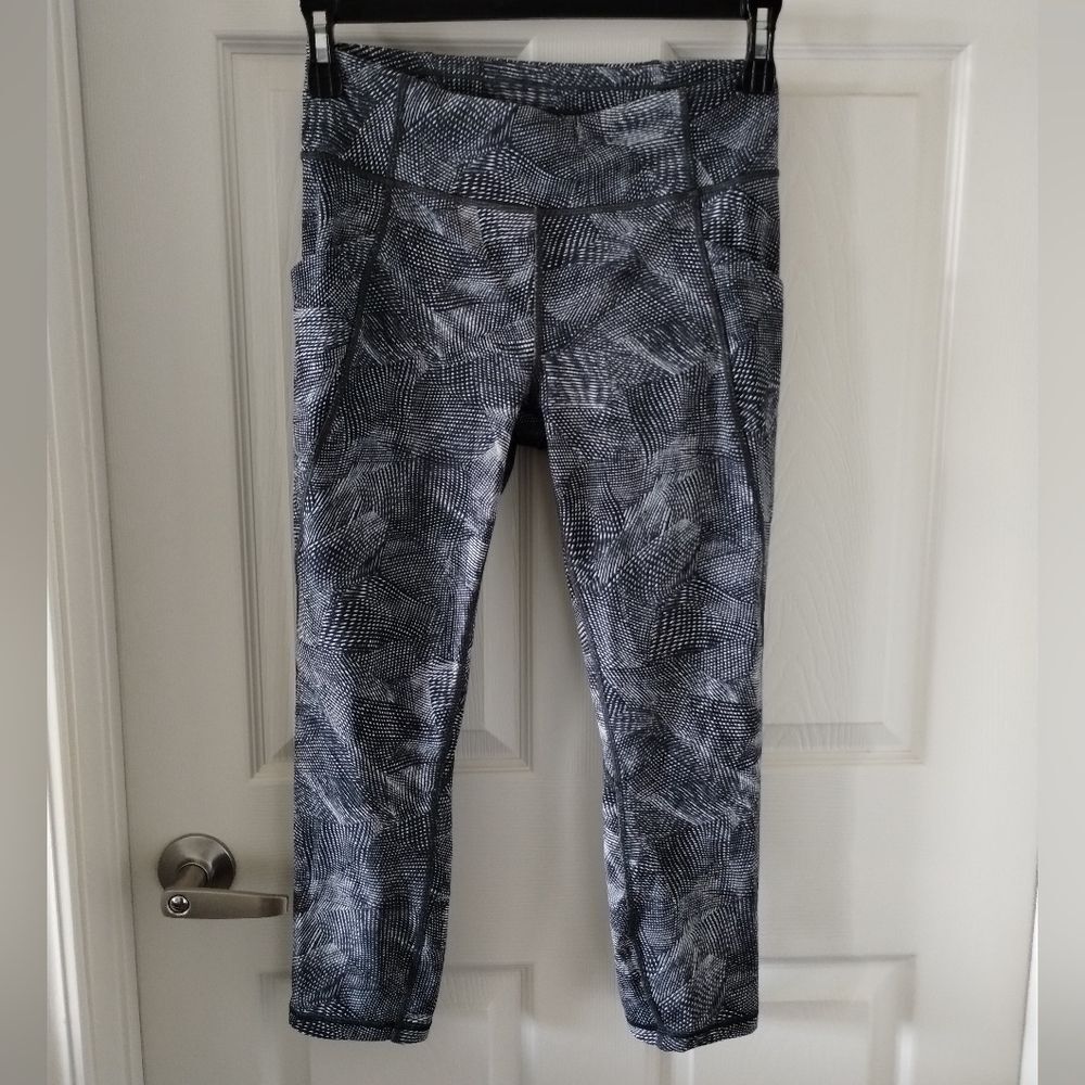 Lululemon Time To Sweat Crop Size 6